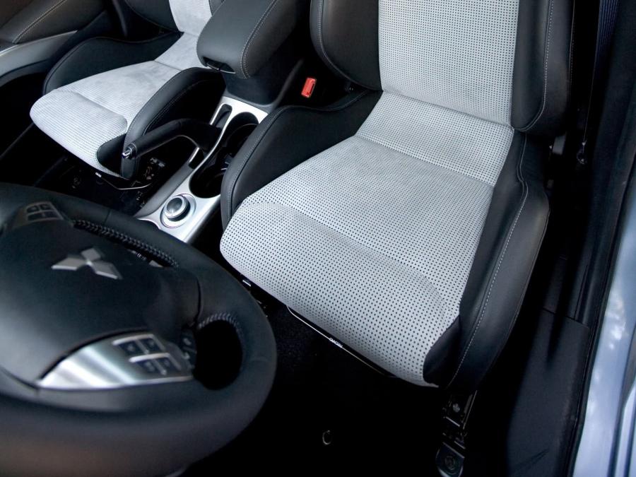  Mitsubishi Outlander Evolander Concept 2006 года  (фото 12 из 27)